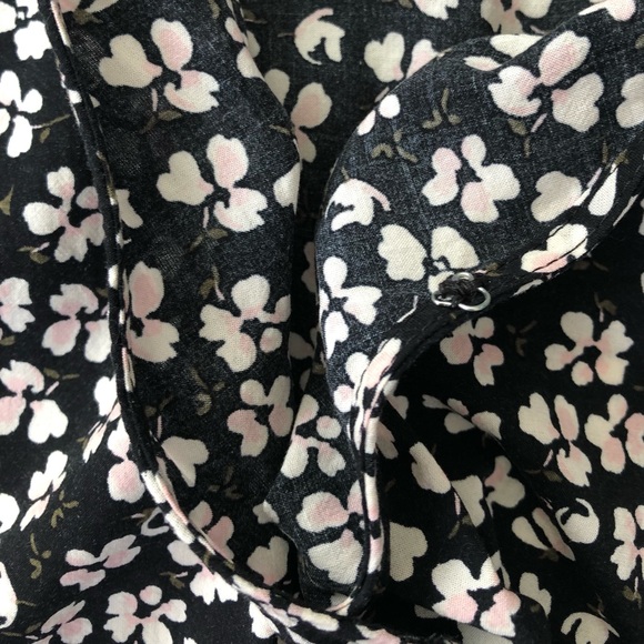 Abercrombie & Fitch | Floral Print Wrap Top w/Button Closure - Picture 10 of 10